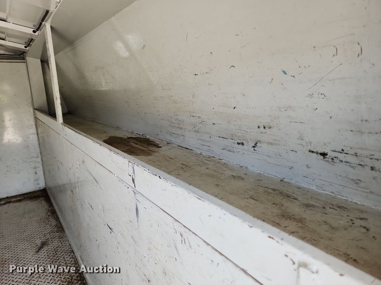 image for item MW9772 2004 Ford E350 Super Duty  utility van