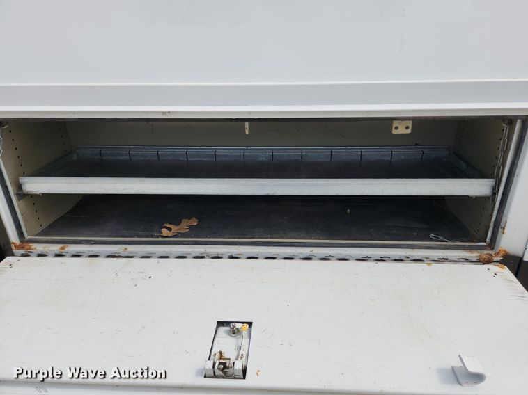 image for item MW9772 2004 Ford E350 Super Duty  utility van