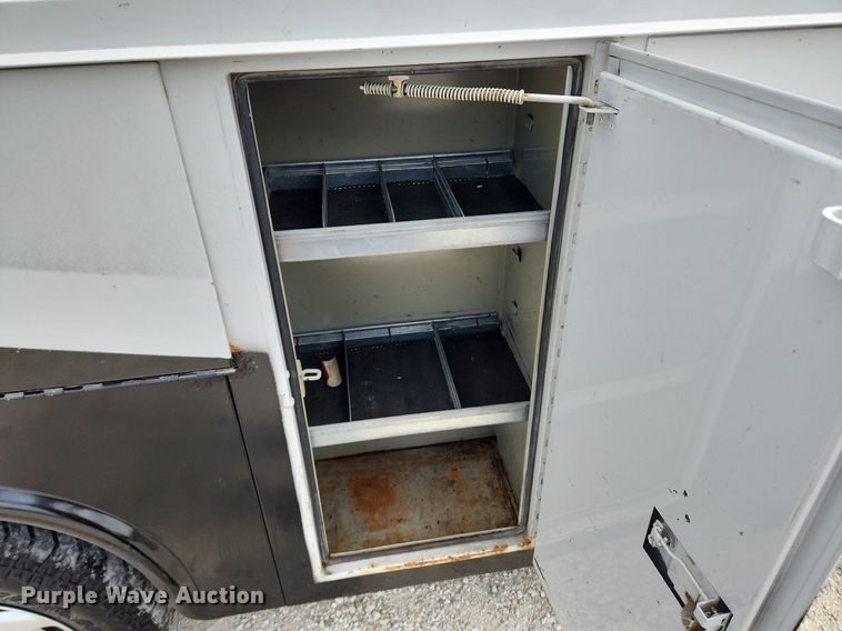 image for item MW9772 2004 Ford E350 Super Duty  utility van