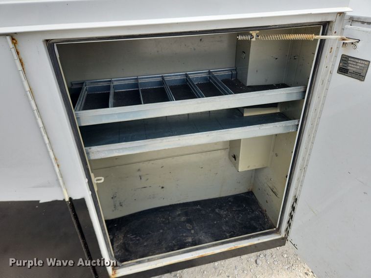 image for item MW9772 2004 Ford E350 Super Duty  utility van