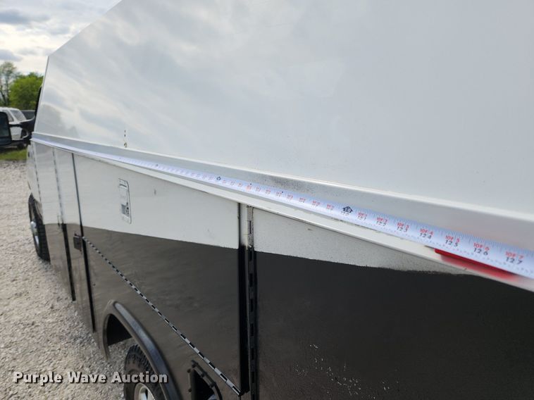 image for item MW9772 2004 Ford E350 Super Duty  utility van