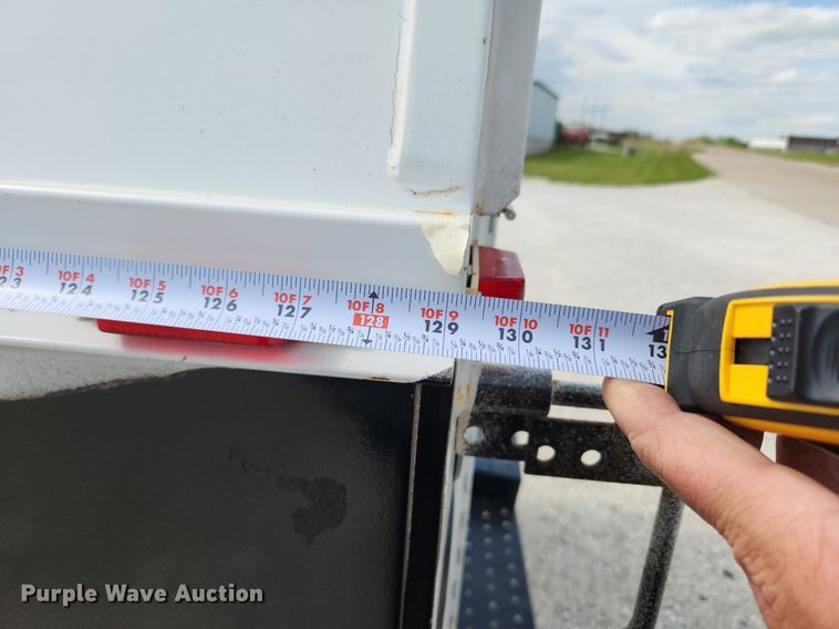 image for item MW9772 2004 Ford E350 Super Duty  utility van