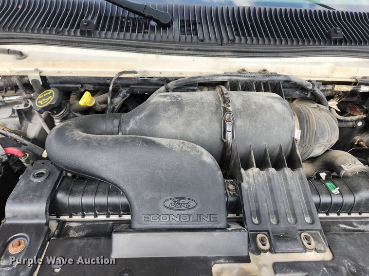 image for item MW9772 2004 Ford E350 Super Duty  utility van