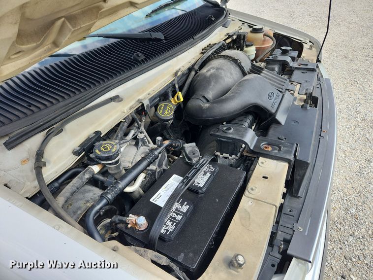 image for item MW9772 2004 Ford E350 Super Duty  utility van