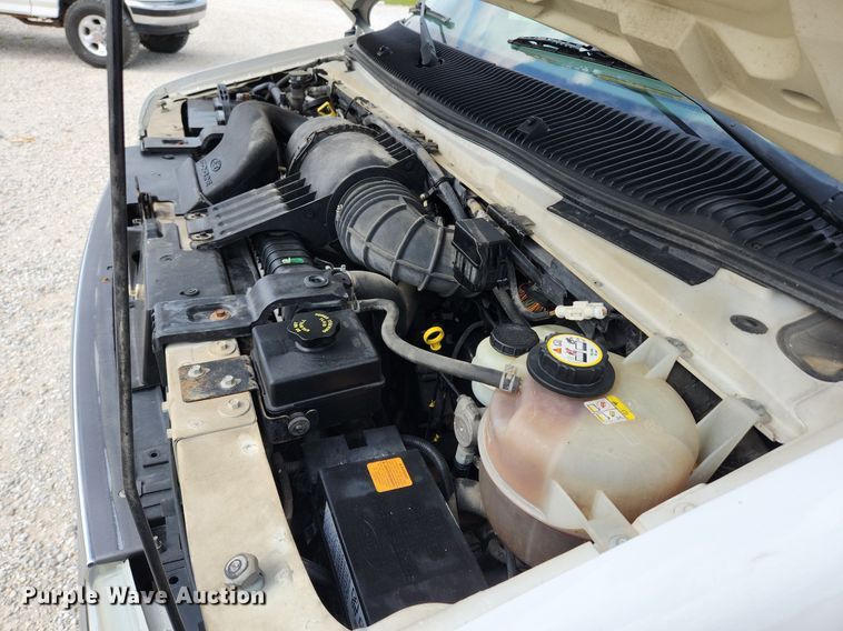 image for item MW9772 2004 Ford E350 Super Duty  utility van