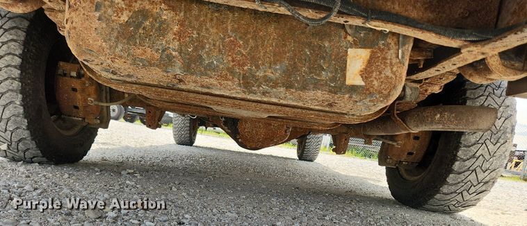 image for item MW9772 2004 Ford E350 Super Duty  utility van