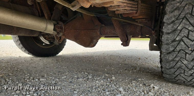 image for item MW9772 2004 Ford E350 Super Duty  utility van