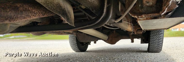 image for item MW9772 2004 Ford E350 Super Duty  utility van