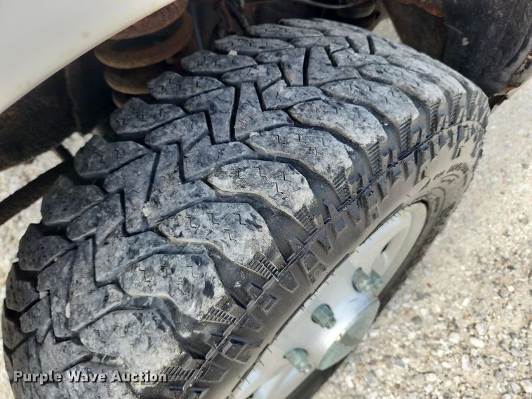 image for item MW9772 2004 Ford E350 Super Duty  utility van