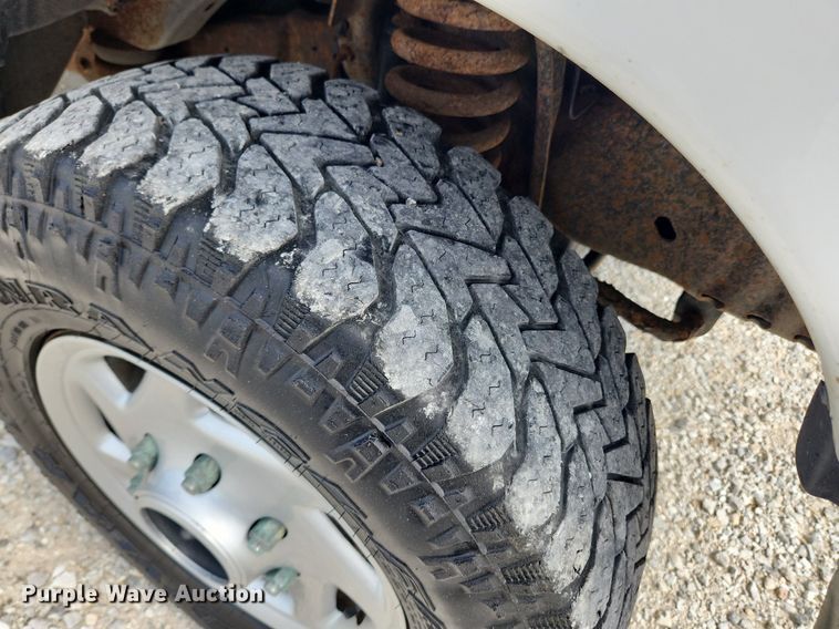 image for item MW9772 2004 Ford E350 Super Duty  utility van