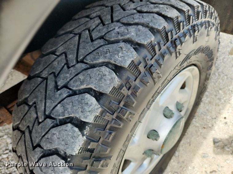 image for item MW9772 2004 Ford E350 Super Duty  utility van