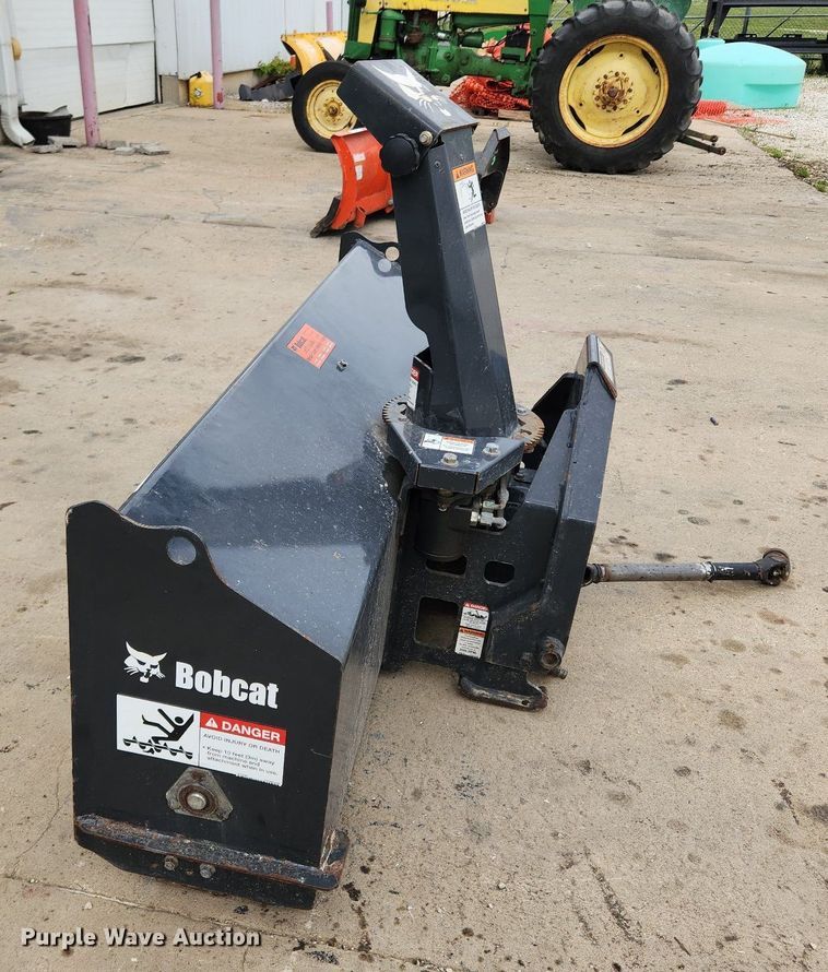 image for item MW9774 2013 Bobcat FMSB62  snow blower