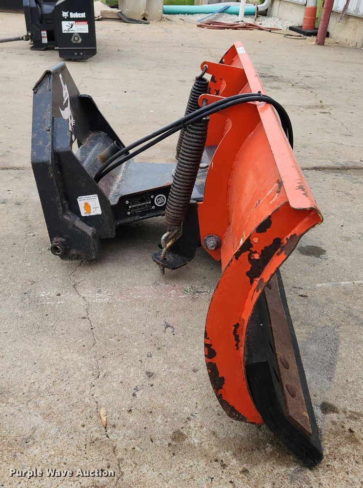image for item MW9775 2013 Bobcat FMSB69  snow plow