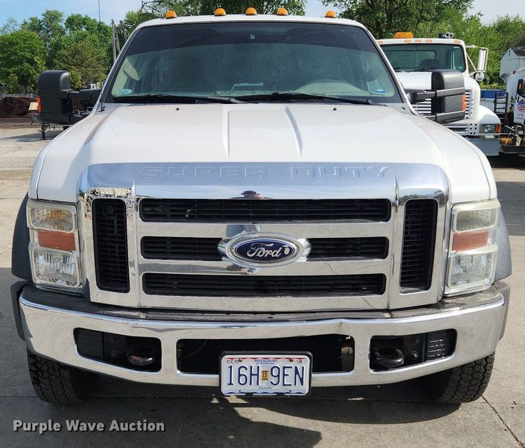 image for item MW9776 2008 Ford F550 Super Duty XLT  truck cab and chassis
