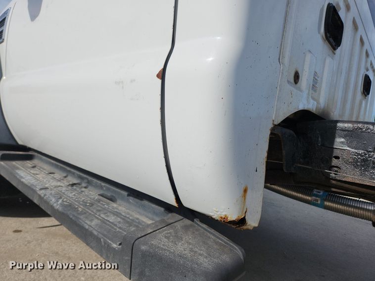 image for item MW9776 2008 Ford F550 Super Duty XLT  truck cab and chassis