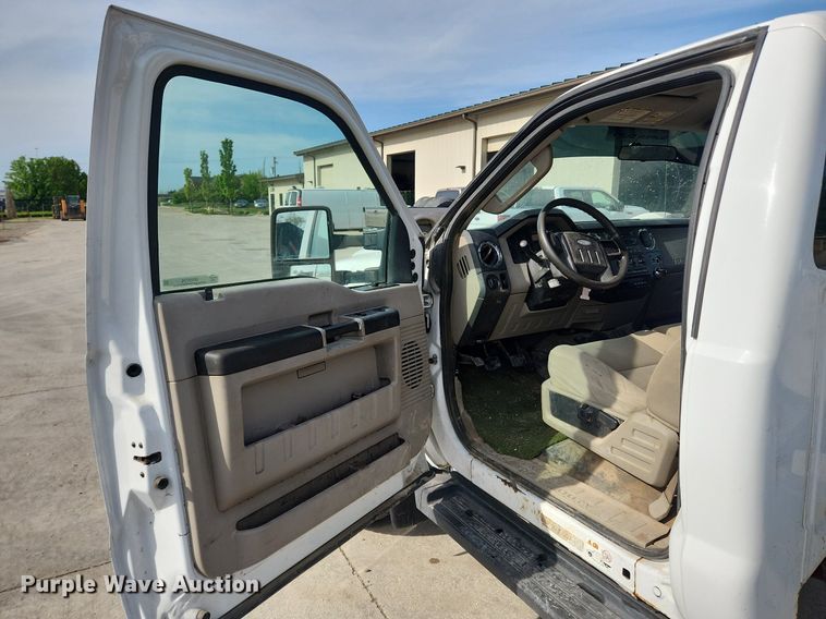 image for item MW9776 2008 Ford F550 Super Duty XLT  truck cab and chassis