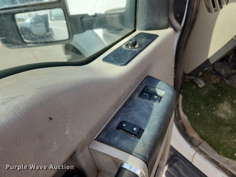 image for item MW9776 2008 Ford F550 Super Duty XLT  truck cab and chassis