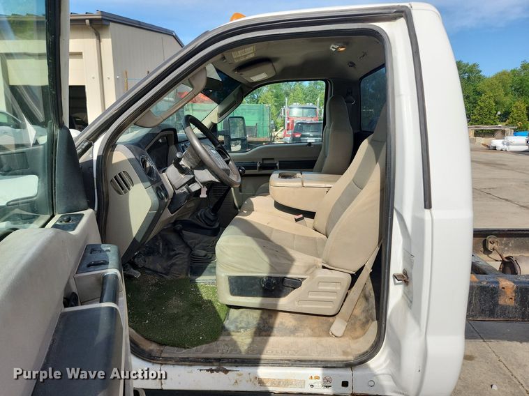 image for item MW9776 2008 Ford F550 Super Duty XLT  truck cab and chassis