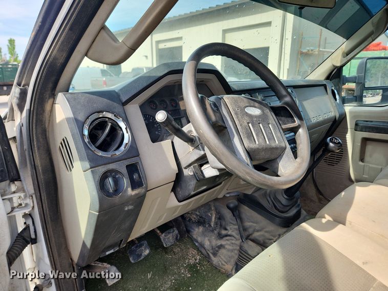 image for item MW9776 2008 Ford F550 Super Duty XLT  truck cab and chassis