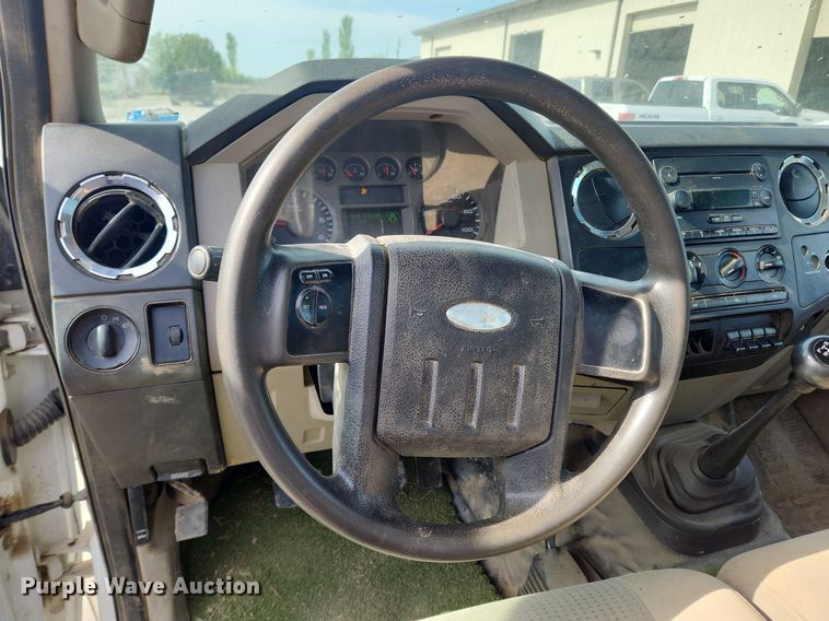 image for item MW9776 2008 Ford F550 Super Duty XLT  truck cab and chassis