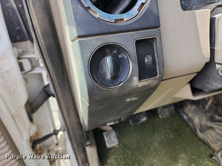 image for item MW9776 2008 Ford F550 Super Duty XLT  truck cab and chassis