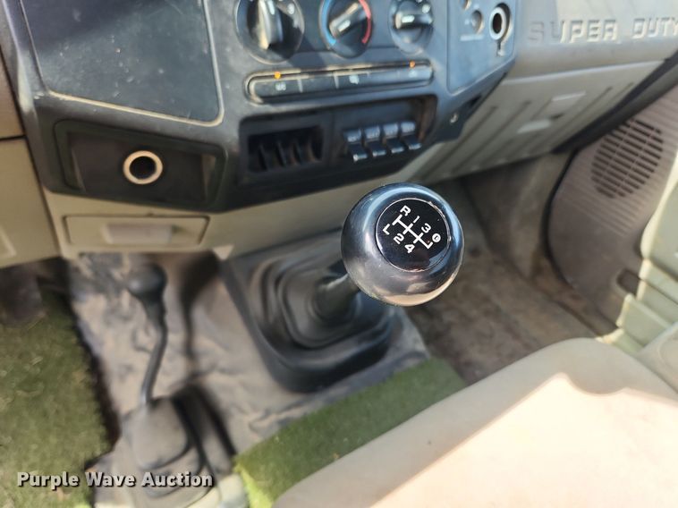 image for item MW9776 2008 Ford F550 Super Duty XLT  truck cab and chassis