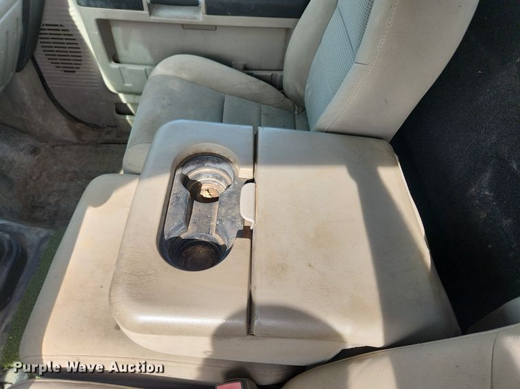 image for item MW9776 2008 Ford F550 Super Duty XLT  truck cab and chassis