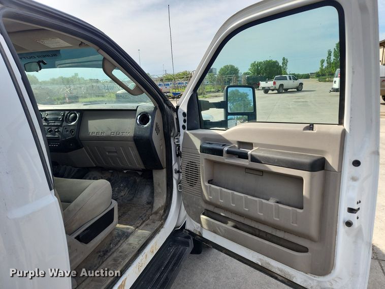 image for item MW9776 2008 Ford F550 Super Duty XLT  truck cab and chassis