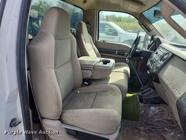 image for item MW9776 2008 Ford F550 Super Duty XLT  truck cab and chassis