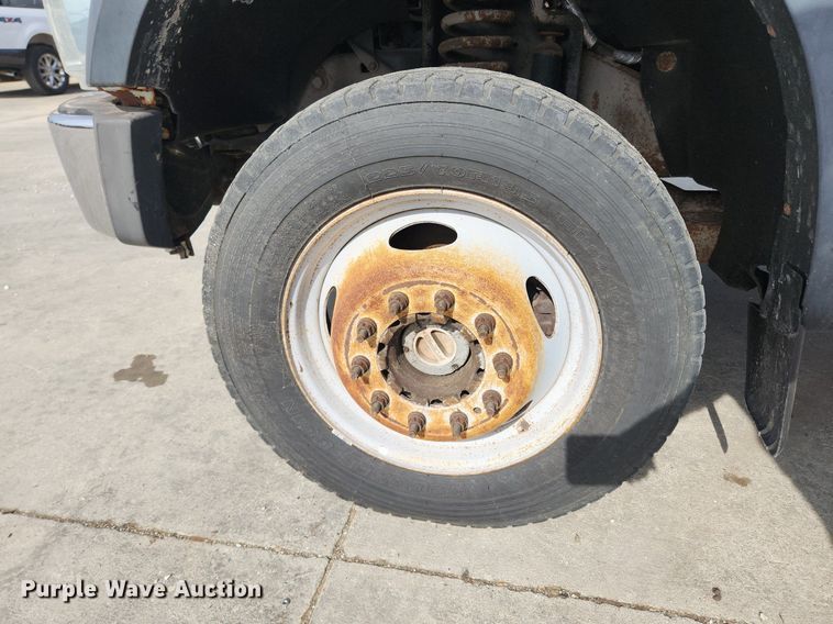 image for item MW9776 2008 Ford F550 Super Duty XLT  truck cab and chassis