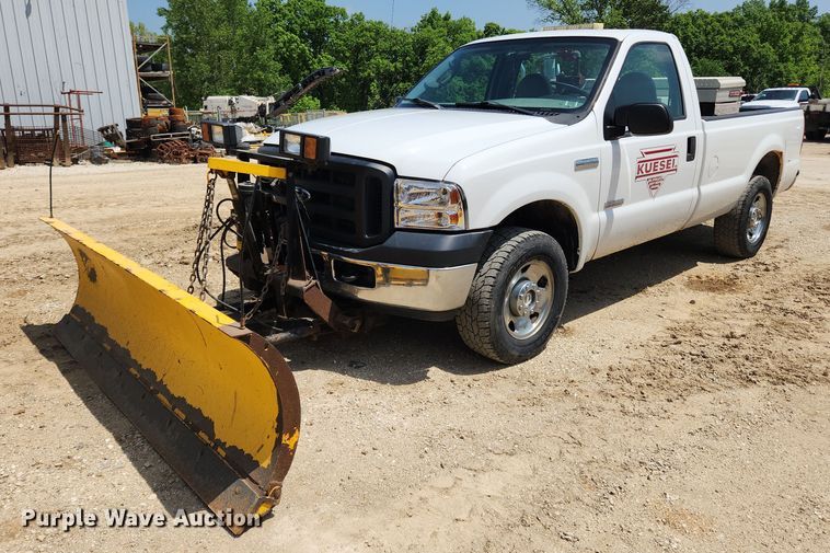 image for item MW9783 2006 Ford F250 Super Duty XL  pickup truck