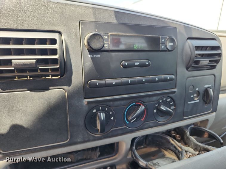 image for item MW9783 2006 Ford F250 Super Duty XL  pickup truck