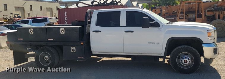 image for item MX9731 2015 GMC Sierra 3500HD  Crew Cab flatbed pickup truck