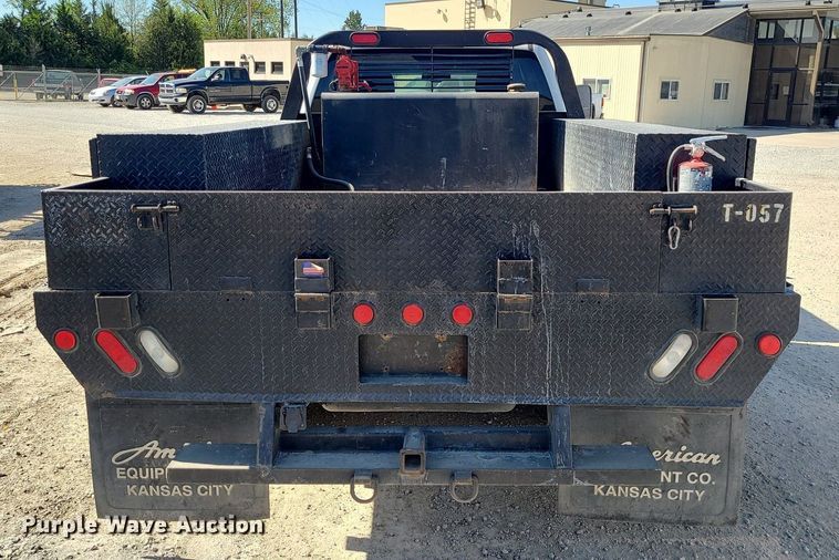 image for item MX9731 2015 GMC Sierra 3500HD  Crew Cab flatbed pickup truck