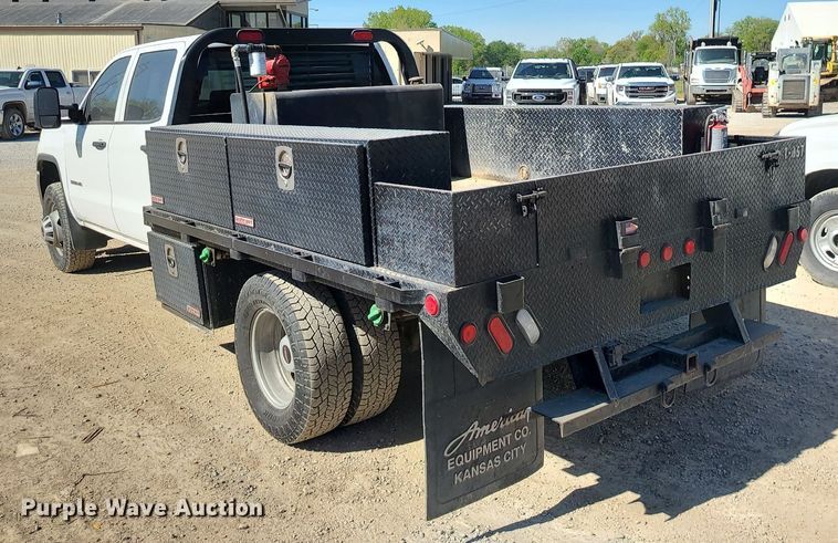 image for item MX9731 2015 GMC Sierra 3500HD  Crew Cab flatbed pickup truck