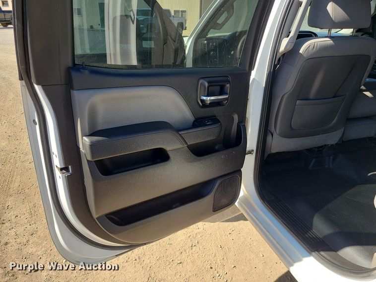 image for item MX9731 2015 GMC Sierra 3500HD  Crew Cab flatbed pickup truck