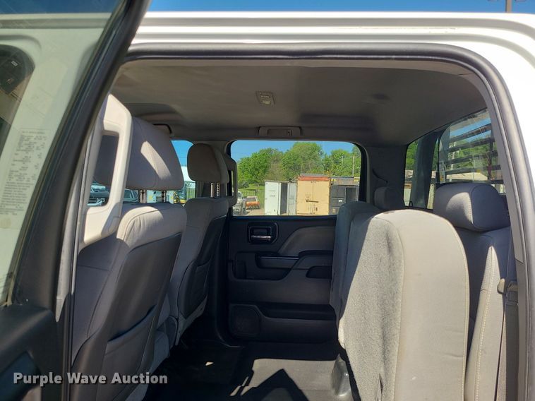 image for item MX9731 2015 GMC Sierra 3500HD  Crew Cab flatbed pickup truck