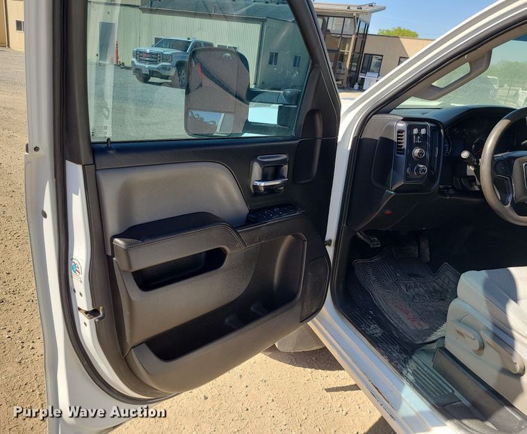 image for item MX9731 2015 GMC Sierra 3500HD  Crew Cab flatbed pickup truck