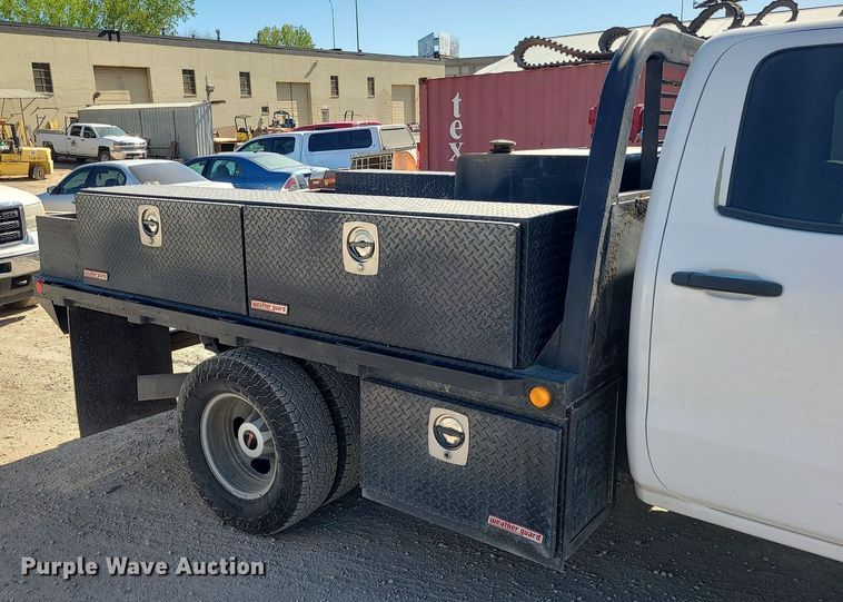 image for item MX9731 2015 GMC Sierra 3500HD  Crew Cab flatbed pickup truck