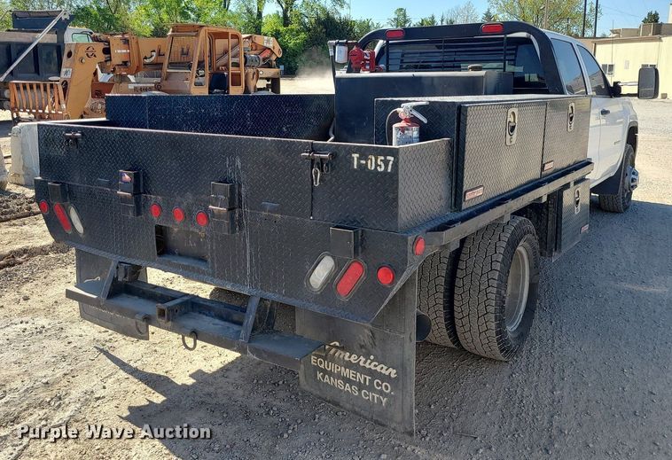 image for item MX9731 2015 GMC Sierra 3500HD  Crew Cab flatbed pickup truck