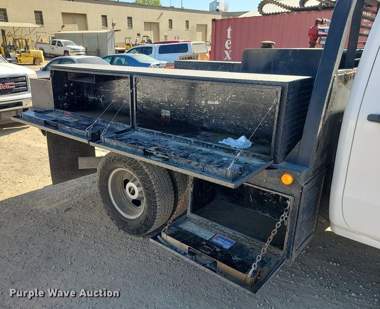 image for item MX9731 2015 GMC Sierra 3500HD  Crew Cab flatbed pickup truck