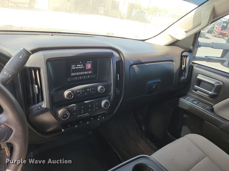 image for item MX9731 2015 GMC Sierra 3500HD  Crew Cab flatbed pickup truck