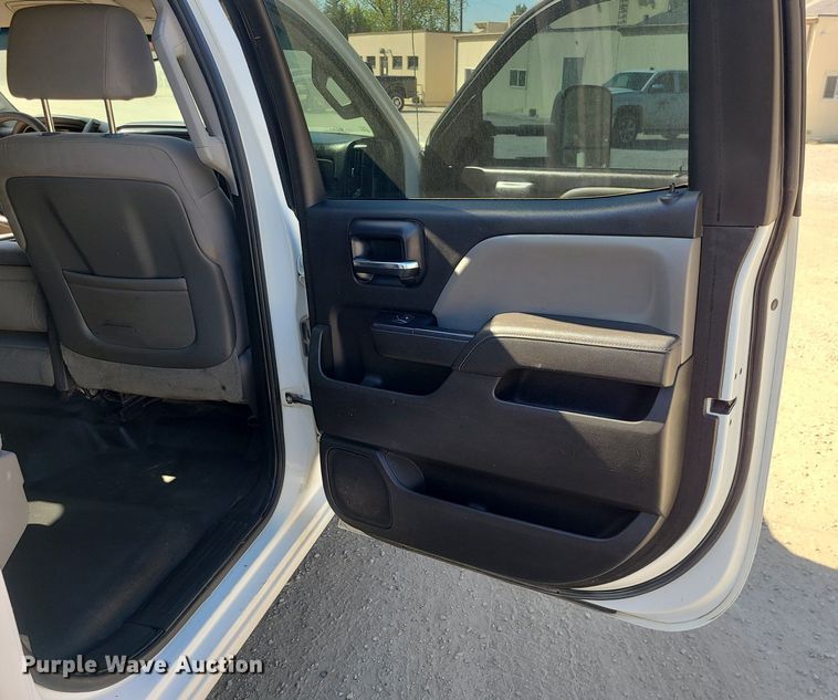 image for item MX9731 2015 GMC Sierra 3500HD  Crew Cab flatbed pickup truck