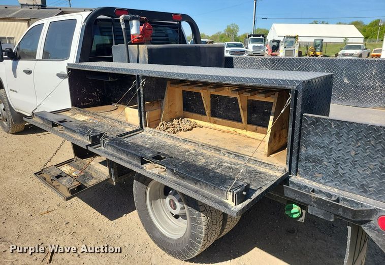 image for item MX9731 2015 GMC Sierra 3500HD  Crew Cab flatbed pickup truck