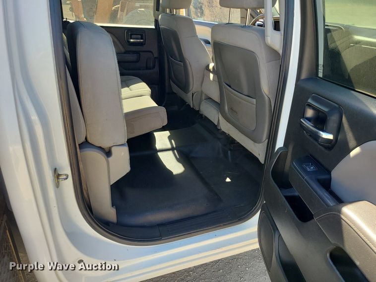 image for item MX9731 2015 GMC Sierra 3500HD  Crew Cab flatbed pickup truck