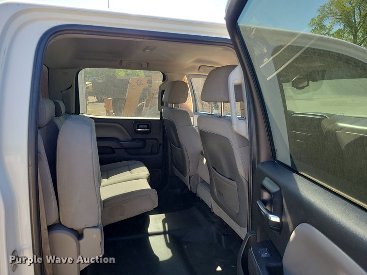 image for item MX9731 2015 GMC Sierra 3500HD  Crew Cab flatbed pickup truck