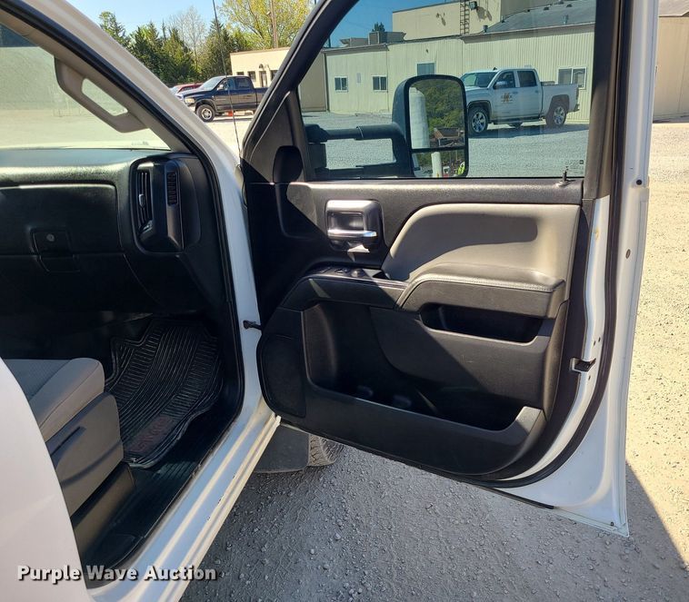 image for item MX9731 2015 GMC Sierra 3500HD  Crew Cab flatbed pickup truck