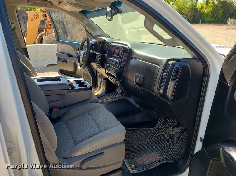 image for item MX9731 2015 GMC Sierra 3500HD  Crew Cab flatbed pickup truck