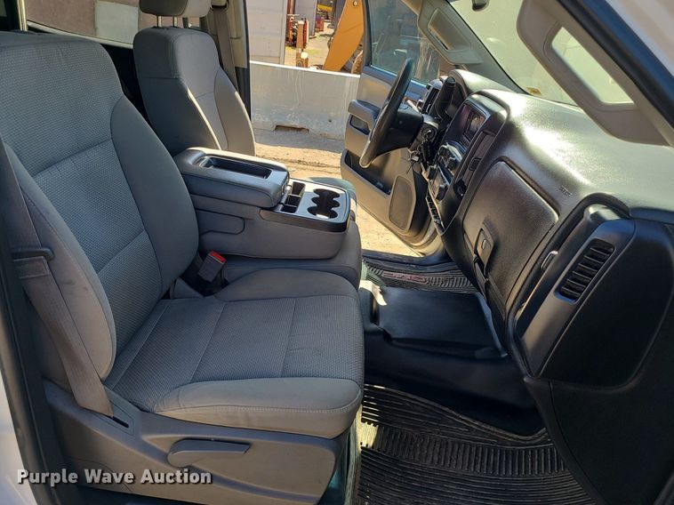 image for item MX9731 2015 GMC Sierra 3500HD  Crew Cab flatbed pickup truck