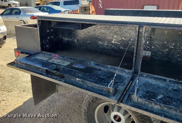 image for item MX9731 2015 GMC Sierra 3500HD  Crew Cab flatbed pickup truck